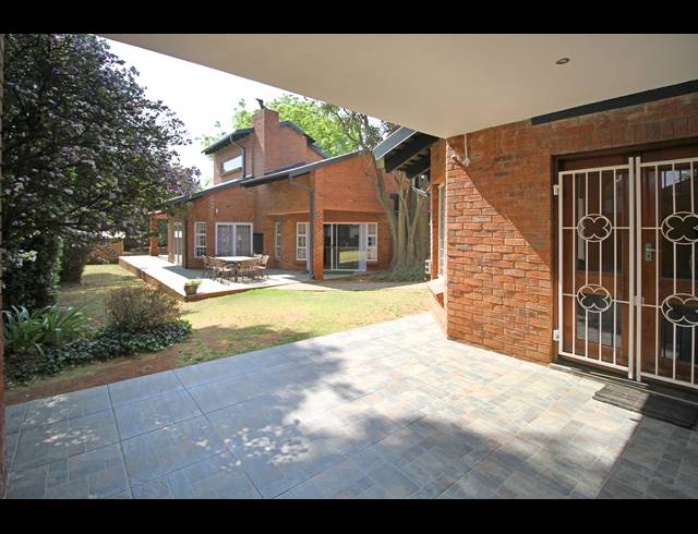 5 BEDROOM HOUSE FOR SALE IN HOUGHTON ESTATE